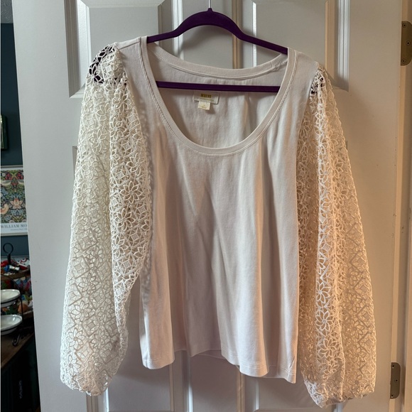Anthropologie Tops - Anthropologie Ivory Scoop Neck Top with Lace Balloon Sleeves